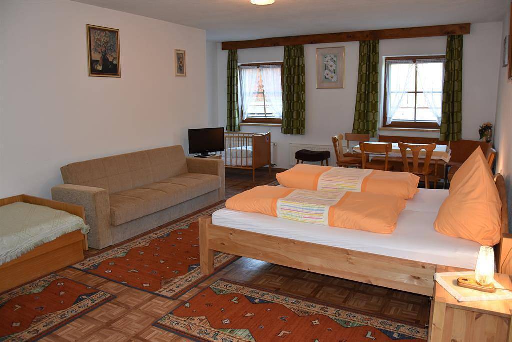 Dreibettzimmer mit Dusche, Wc in Erl, Chiemgauer Alpen
