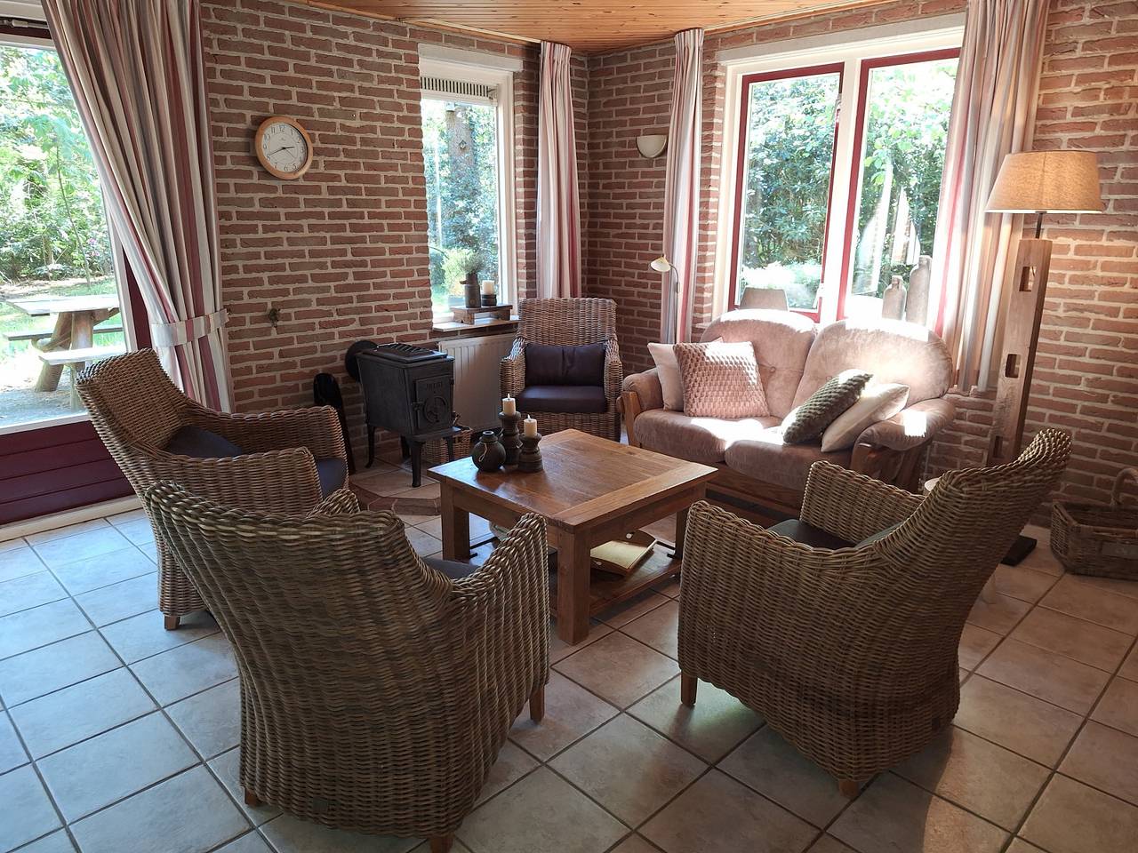 Komfortables 5-Personen Ferienhaus mit Holzofen im Wald bei Norg, Drenthe in Drenthe