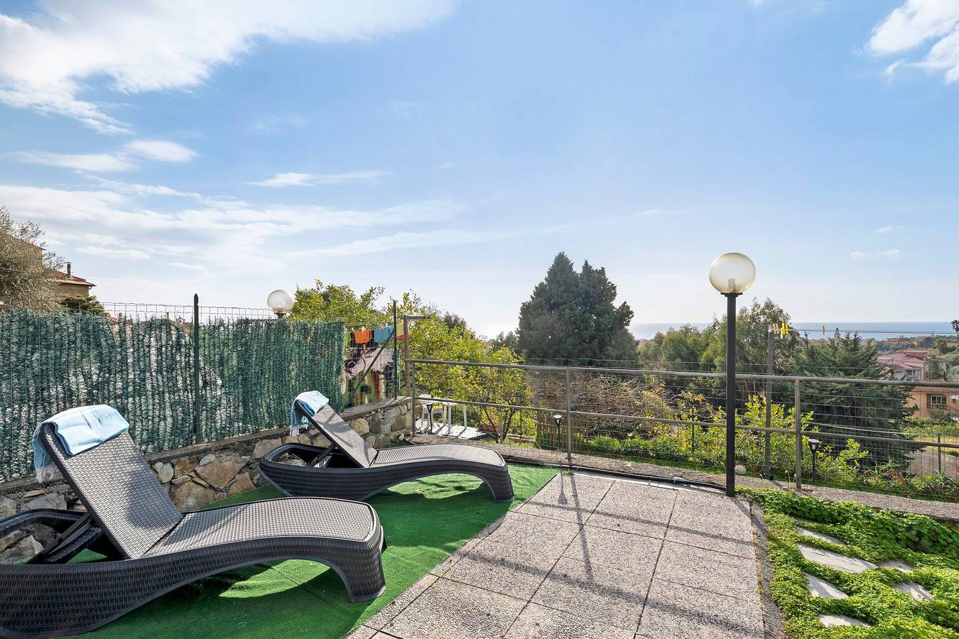 Casa Vacanze 'Sea Garden' con Vista Mare, Wi-Fi e Aria Condizionata in San Bartolomeo al Mare (Città), San Bartolomeo al Mare