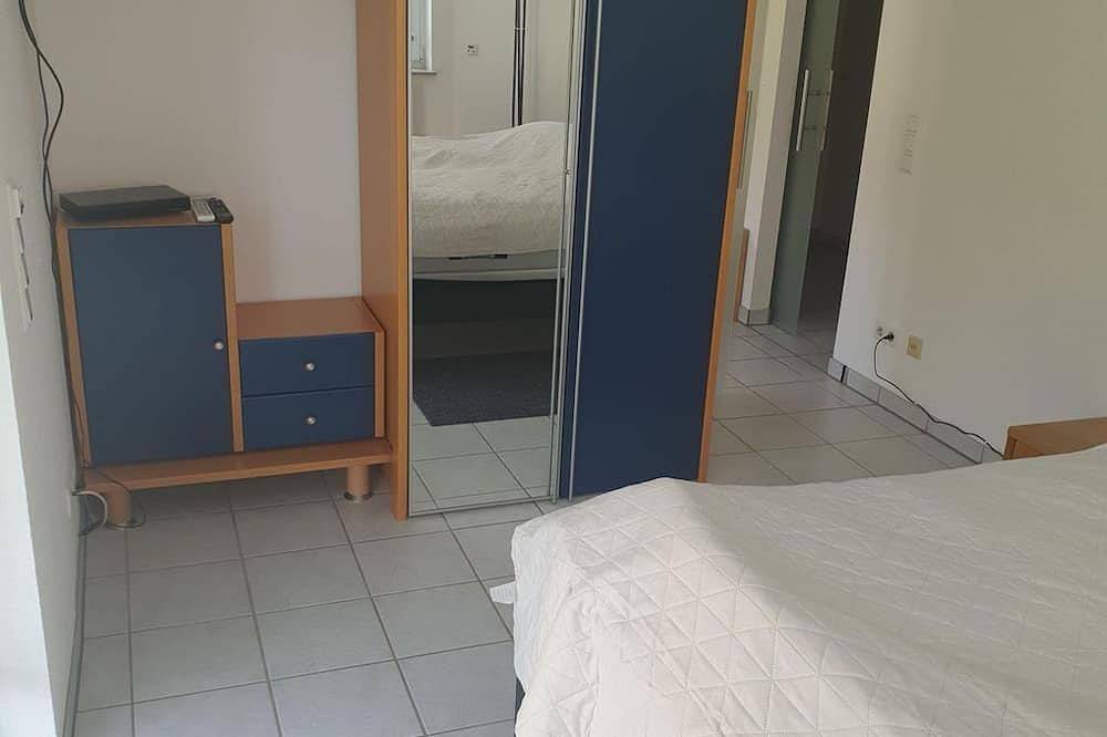Ganze Wohnung, Ferienwohnung Bunter Hund - Appartement/Fewo, Dusche, Wc, 1 Schlafraum in Hausen (Wied), Rheinland-Pfalz