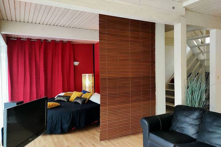 Location de vacances pour 8 personnes, avec jacuzzi et jardin ainsi que sauna et balcon, animaux acceptés à Rumilly - 2