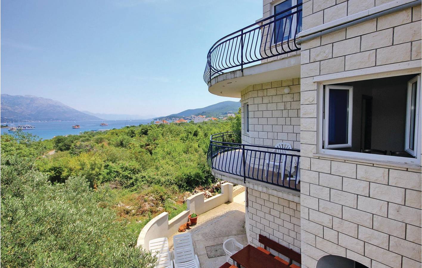 Ganze Ferienwohnung, Gemütliches Apartment am Strand mit Terrasse und Parkplatz – 100 m vom Strand entfernt in Račišće (Dalmatien), Korcula