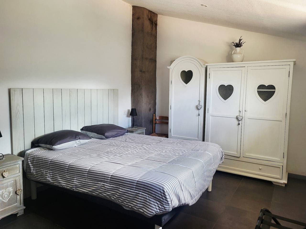 Gîte De L'harmonie à Entrechaux : vue montagne, Wi-Fi et climatisation in Entrechaux, Parc naturel régional du Mont-Ventoux