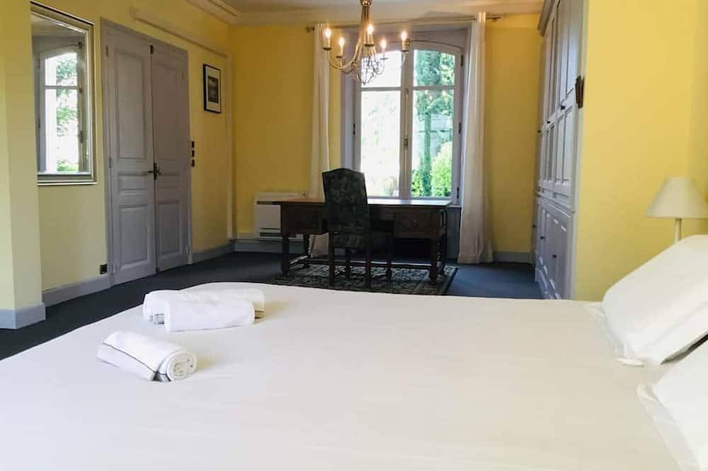 Ganze Wohnung, 5-star villa with a large pool, hot tub, and sauna in the Loire Valley in Montrichard, Blois und Umgebung