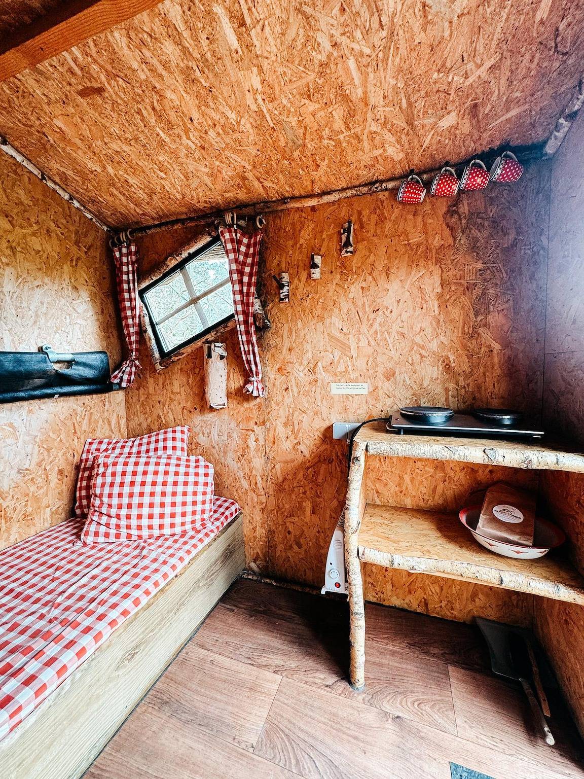 Camping en Bungalowpark de Norgerberg — Baumhaus in Drenthe