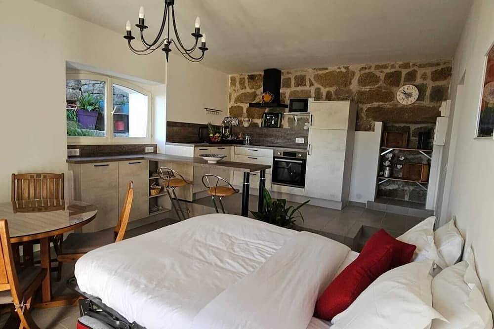 Ganze Wohnung, Typical T2 in the heart of the village with view of the Gulf in Olmeto, Sartène und Umgebung
