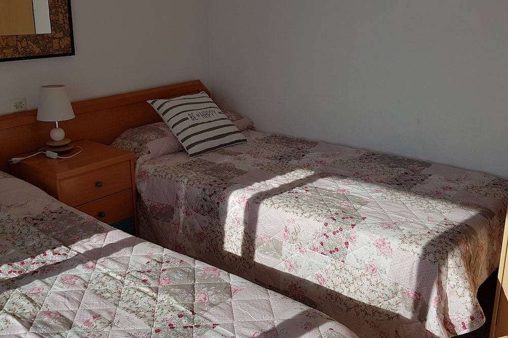 Apartamento entero, Calella  (Ático  soleado con terraza) in Calella, Costa del Maresme