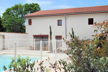 Chambre d’hôte pour 2 personnes, avec jardin et piscine dans l' Isère