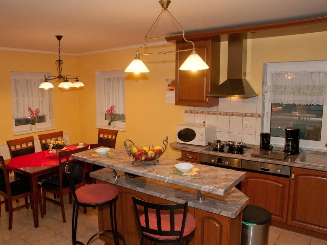 Hochwertiges Ferienhaus Steffi mit Terrasse in Balatonbereny, Plattensee Südufer