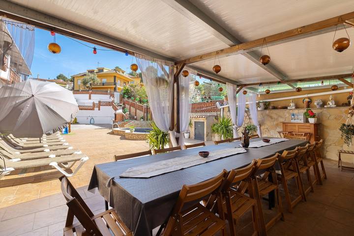 Villa "Cal Ramon" pour 15 personnes avec piscine privée, Wi-Fi et climatisation in Rubi, Barcelone l'intérieur des terres
