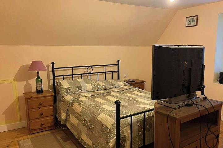 Gîte pour 4 personnes, avec jardin, animaux acceptés à Saint-Cyr-les-Champagnes - 3