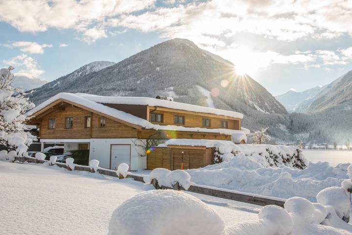Ferienwohnung für 10 Personen, mit Balkon/Terrasse und Balkon sowie Terrasse und Garten im Salzburger Land