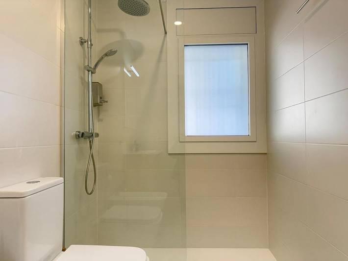Chalet para 14 personas, con Balcón y Terraza además de Jardín y Piscina en Bajo Llobregat - 3
