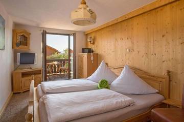Hütte für 2 Personen, mit Balkon und Sauna sowie Pool und Garten in Pfronten