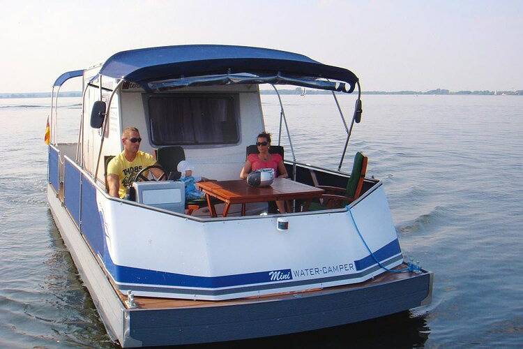 Hausboot auf der Peene, Demmin in Demmin, Mecklenburgische Seenplatte