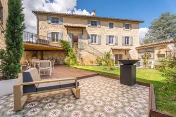 Gîte pour 9 personnes, avec jardin ainsi que piscine et sauna à Pommiers