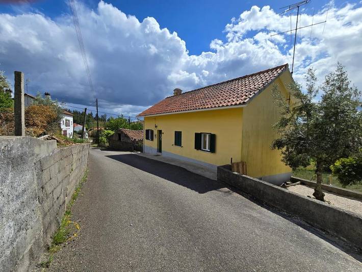 Location de vacances pour 7 personnes, avec Terrasse ainsi que Jardin et Vue à Proença-a-Nova
