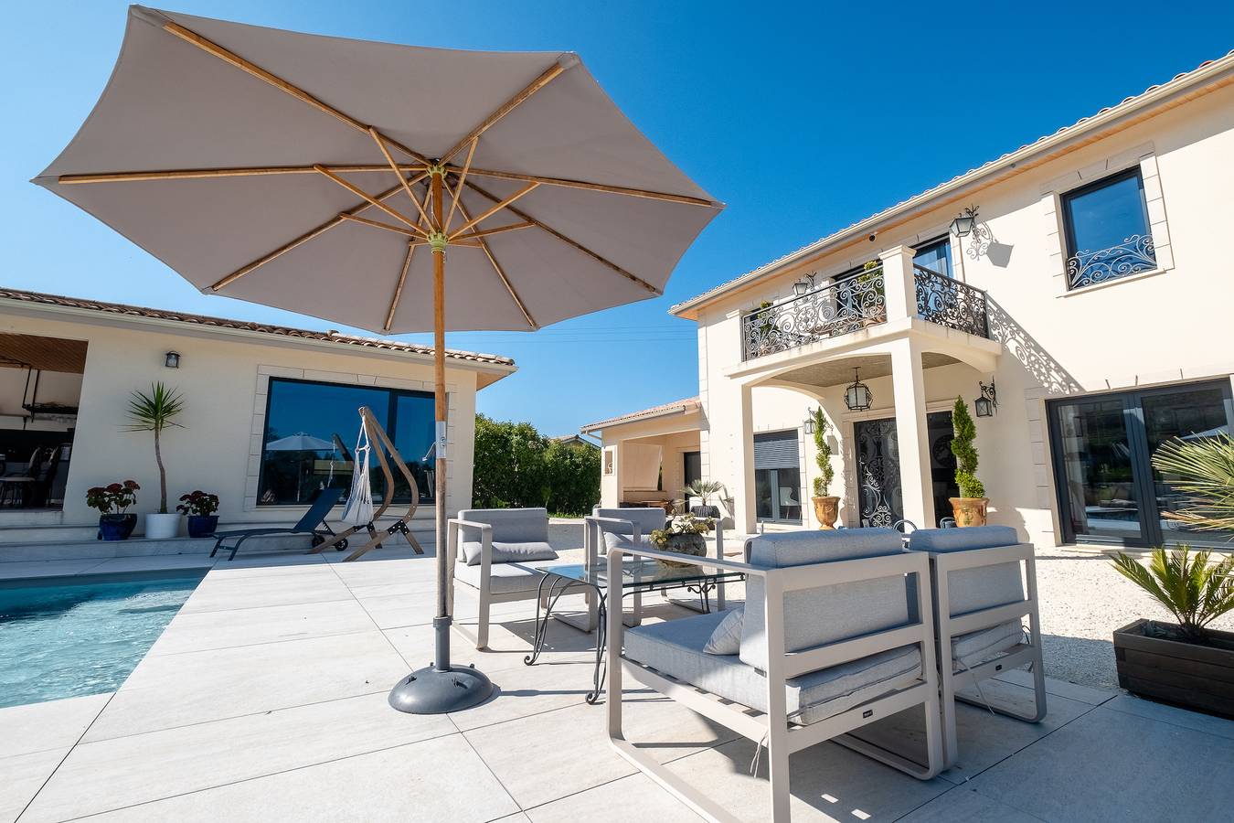 Appartement entier, Appartement dans la résidence 'Carsac 1' avec piscine partagée, terrasse partagée et jardin partagé in Carsac-de-Gurson, Périgord Pourpre