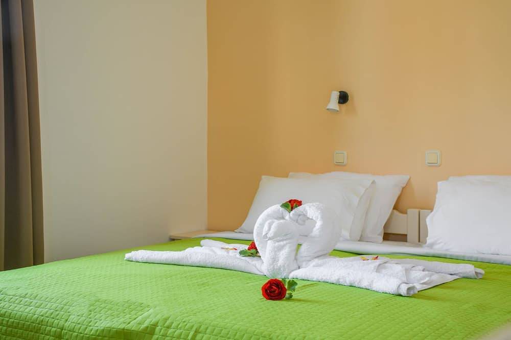 Ganze Wohnung, Litinas Apt with pool & balcony with garden view in Agia Marina, Chania und Umgebung