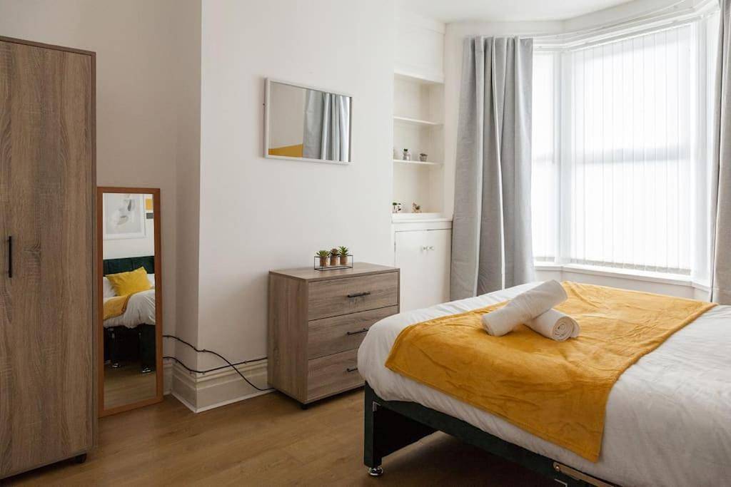 Entire apartment, Holiday Home in Merseyside