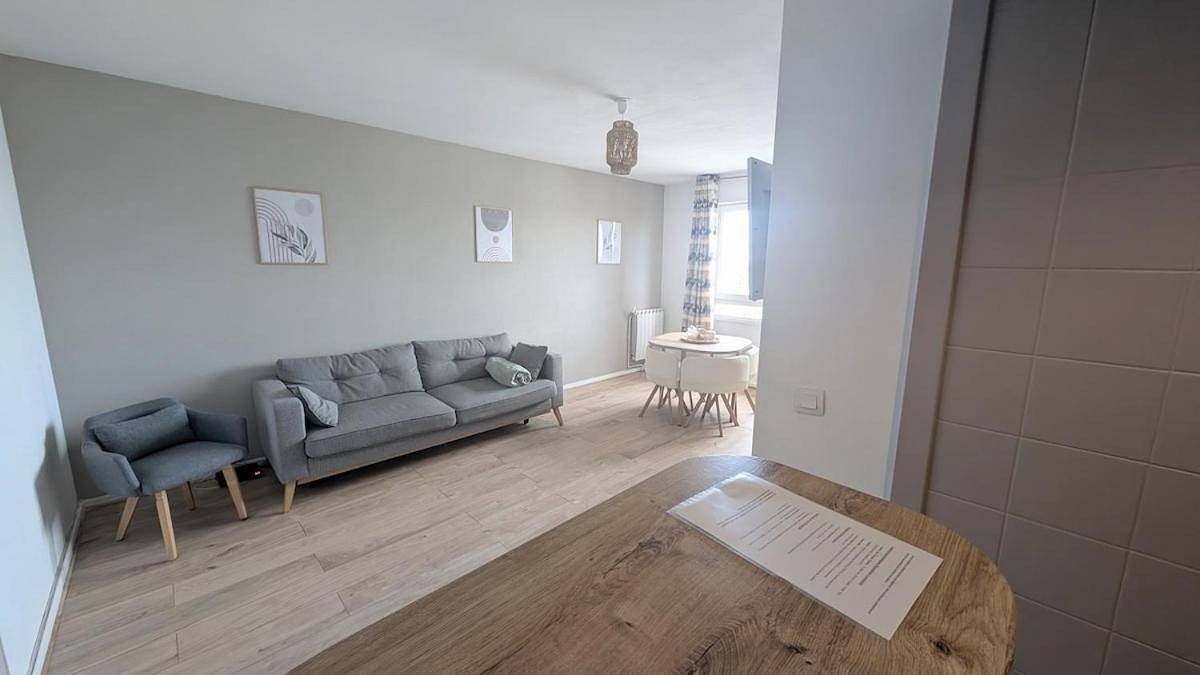 Appartement entier, One-Bedroom Apartment in Évry-Courcouronnes, Essonne