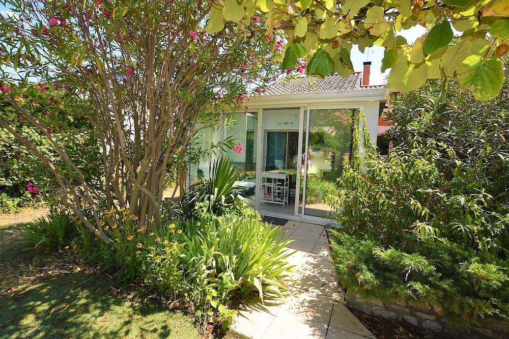 Beautiful home in Donzère with Wifi in Donzère, Nyons region