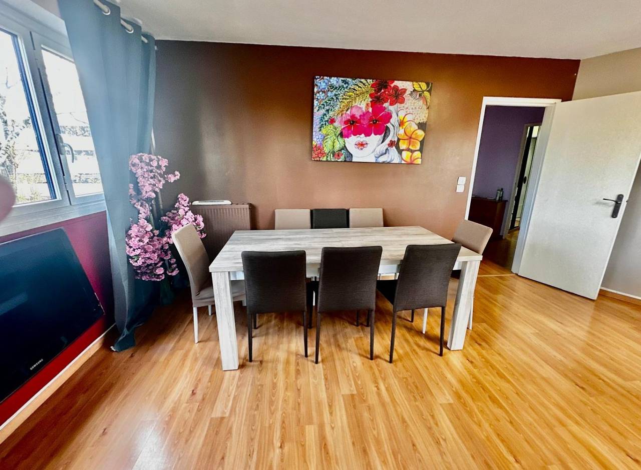 Appartement entier, T4 spacieux + bureau - parking gratuit - Créteil in Créteil, Val-de-Marne