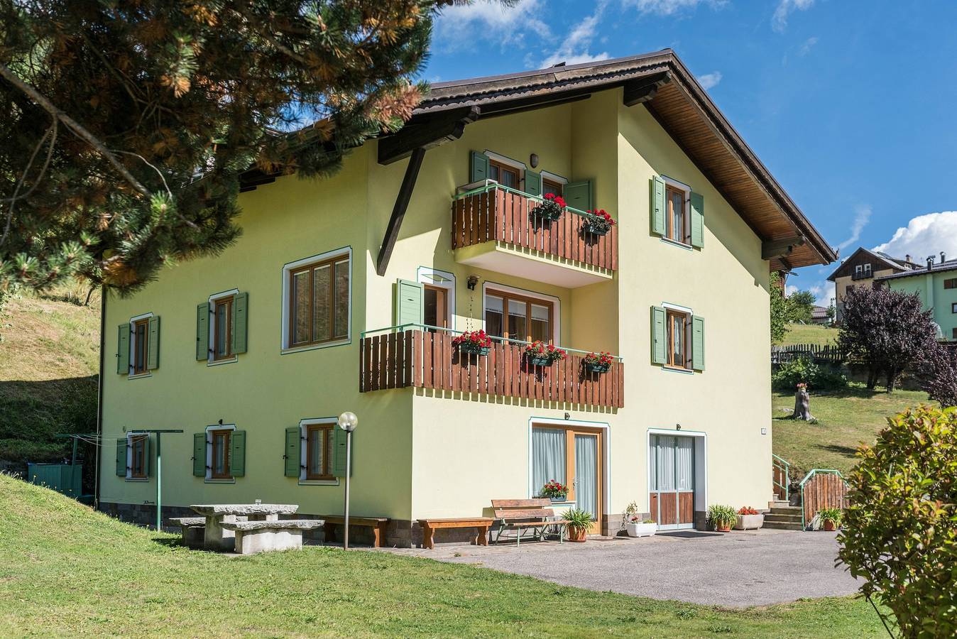Casa vacanze "Casa Vacanza Zambotti" con vista sulle montagne e giardino privato in Fraviano, Vermiglio