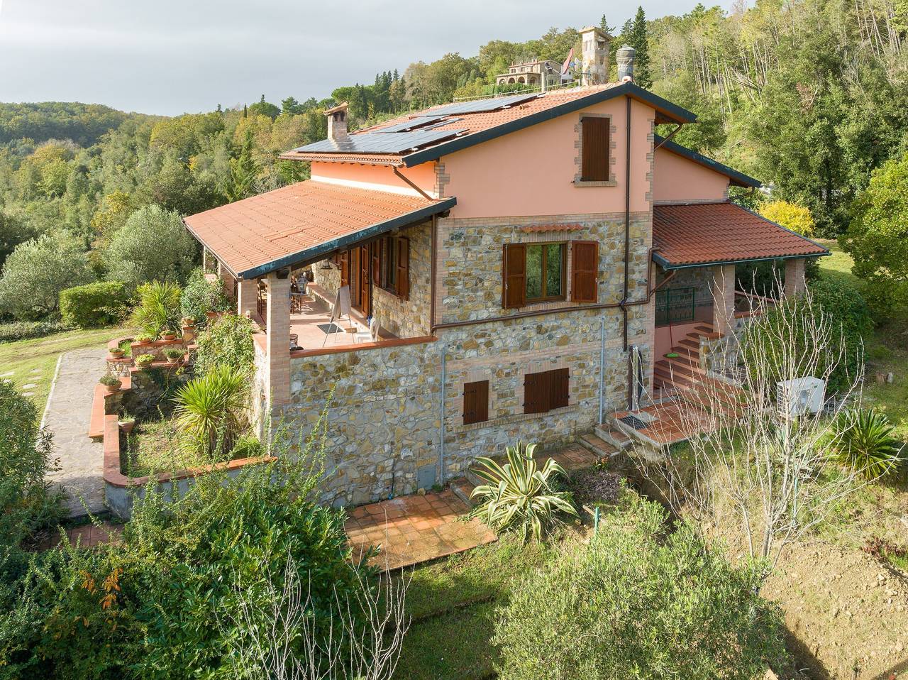 Maison de vacances "Casa Flora" avec piscine privée, terrasse et Wi-Fi in Monteverdi Marittimo, Côte des Étrusques