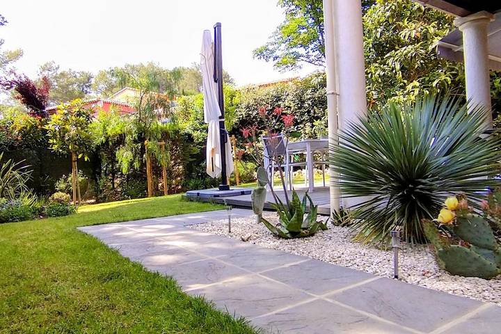 Location de vacances pour 6 personnes, avec piscine et jardin à Valbonne - 2