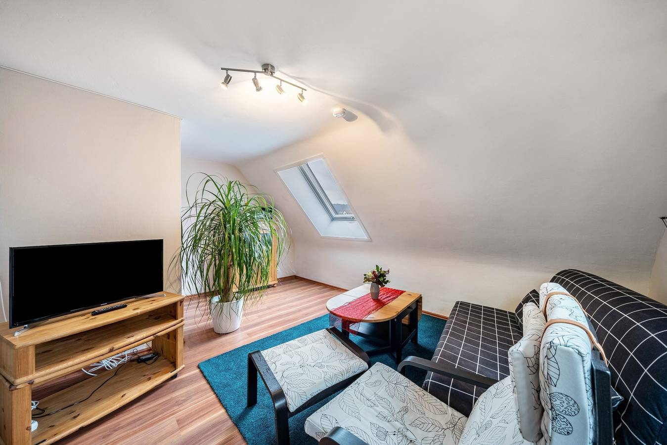 Entire apartment, Apartment 'Burgblick' with Mountain View, Shared Garden and Wi-Fi in Hausach, Kinzig Valley