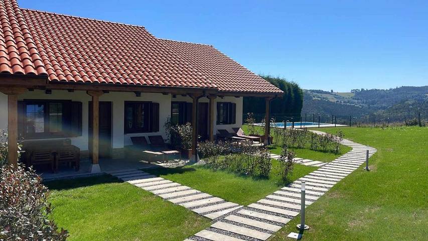 Gîte pour 5 personnes, avec jardin ainsi que piscine et vue à Cudillero