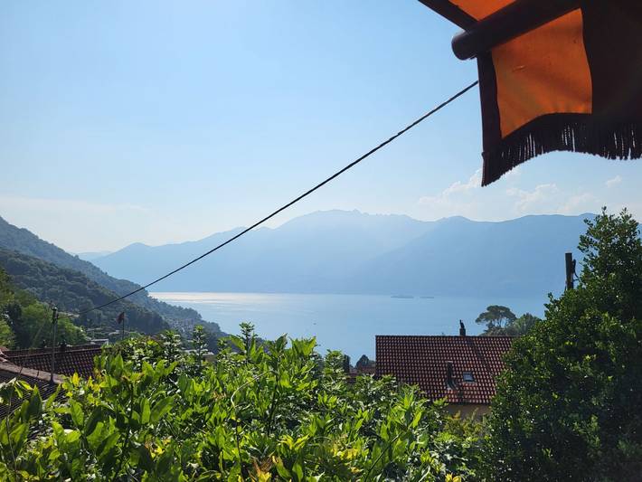 Ferienhaus für 5 Personen, mit Balkon und Garten in Gambarogno