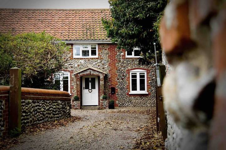 Cottage for 8 people, with Terrace and Garden in Weybourne