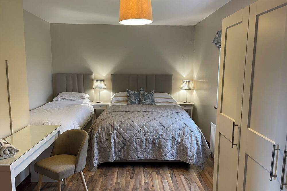 Cassidy Cottages.  Cosy 3-Bedroom Cottage, with Lake views and free wifi. in County Cavan
