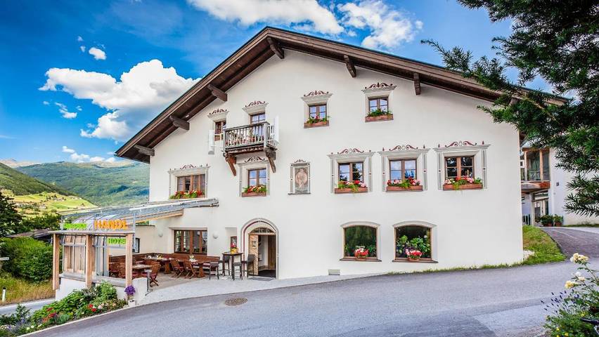 Hotel für 2 Personen, mit Terrasse und Sauna sowie Ausblick in Schönberg im Stubaital