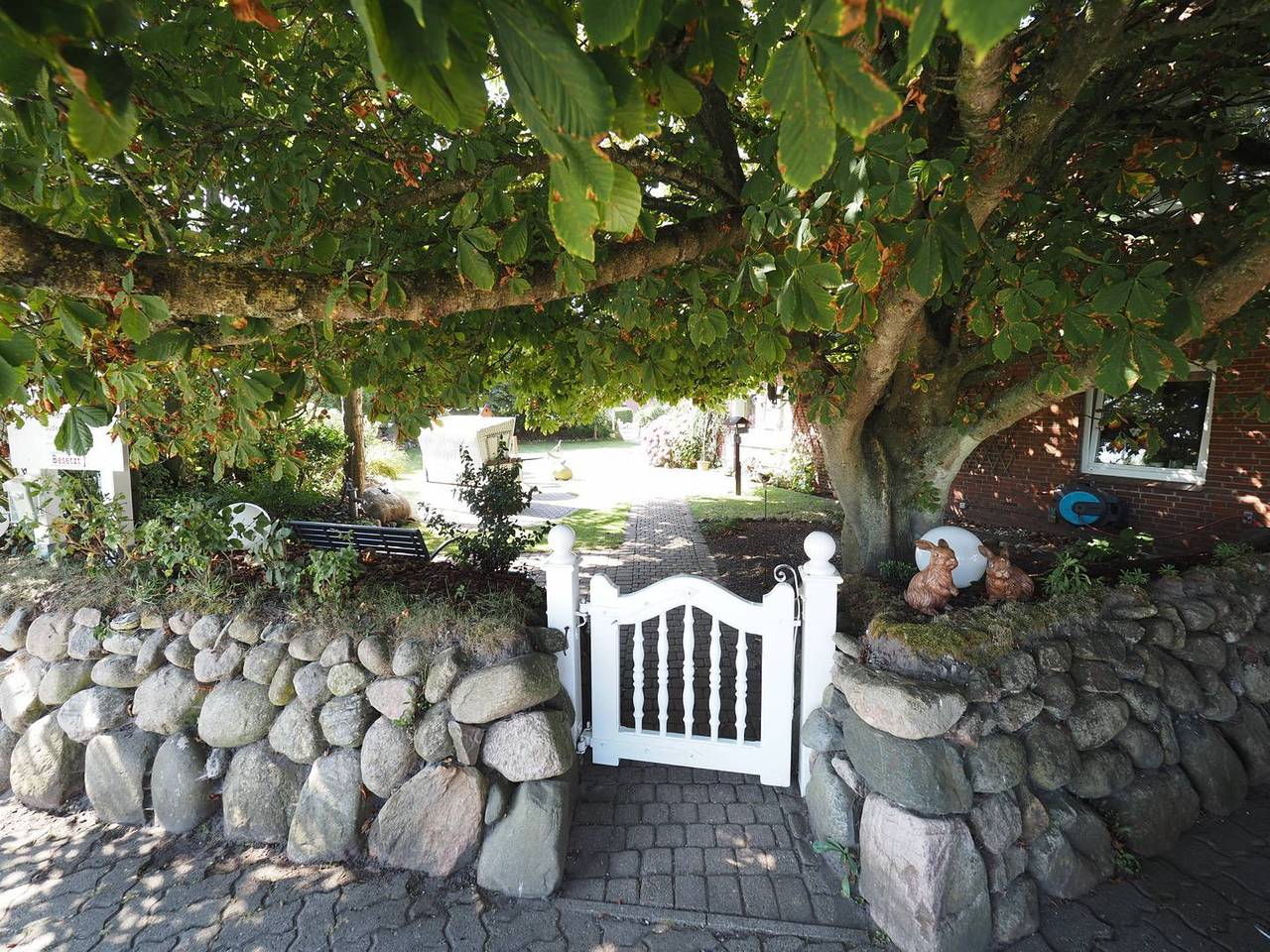 Ganze Wohnung, Ferienwohnung Eichhorn Süd mit Garten, Terrasse und Strandnähe in Wenningstedt in Wenningstedt, Sylt