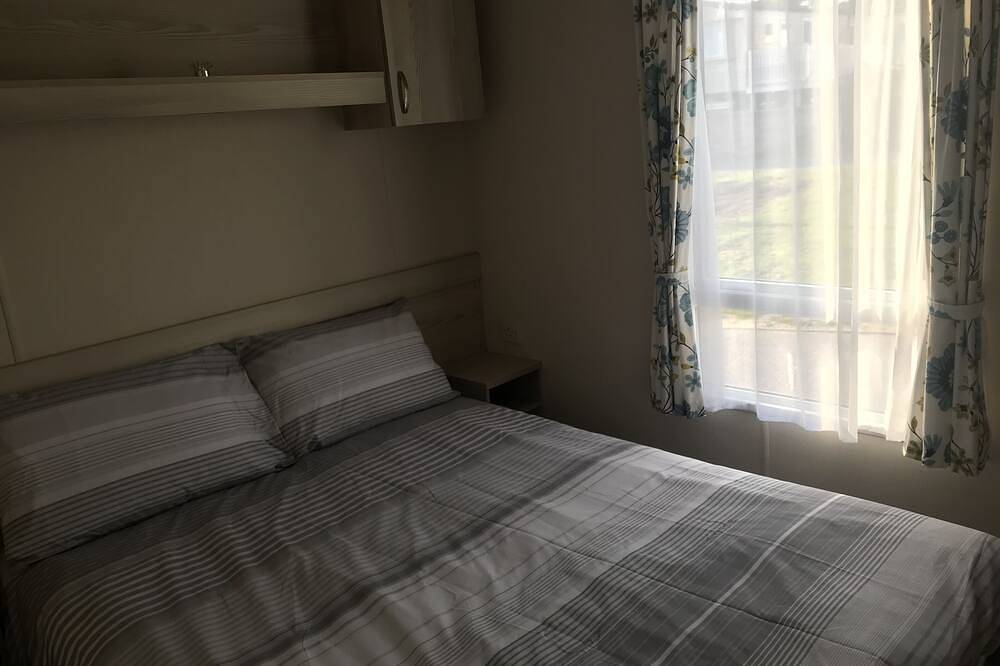 Luxury Holiday Home at 5 star Holiday Park near Sandbanks & Poole Harbour in Poole, Poole Harbour