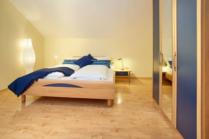 Ganze Ferienwohnung, Ferienwohnungen Fanderl - Ferienwohnung 2 mit Balkon und Burgblick in Riedenburg, Altmühltal
