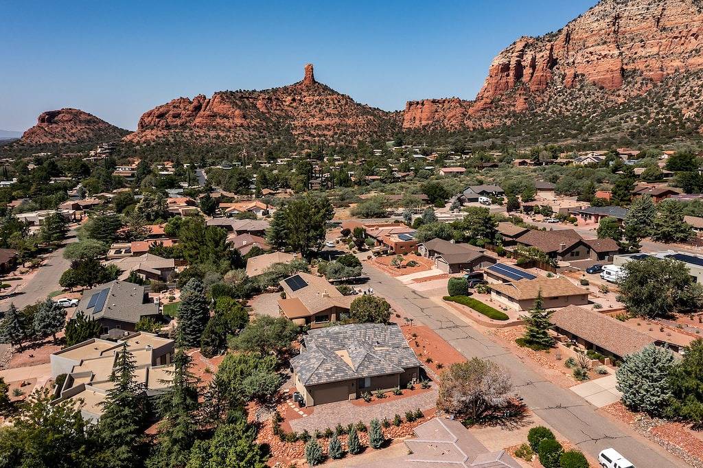 Experience luxury at Sedona La Belle Maison: 3Br, 2Ba home with stunning red rock views. in Sedona, Oak Creek Canyon