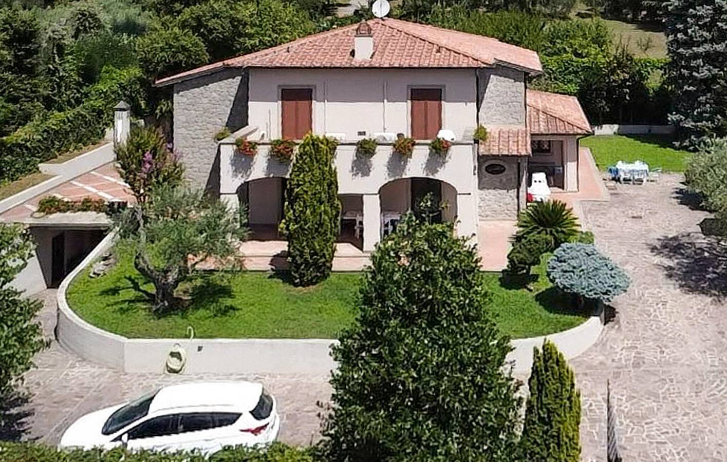 Holiday home for 13 people with pool in Le Mosse, Viterbo Province