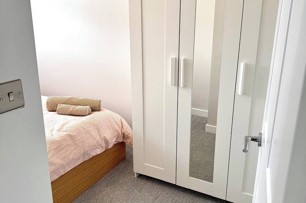 Modern 2-bed house, Coventry with Ev charger in Coventry, Birmingham Area