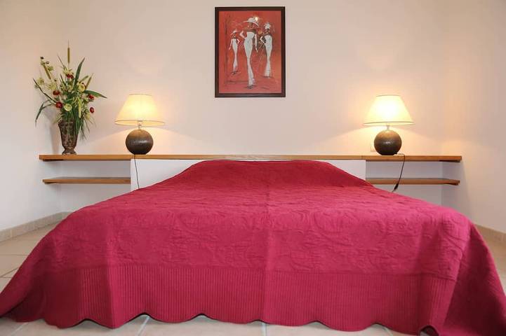 Location de vacances pour 12 personnes, avec terrasse et jardin à Meynes - 2