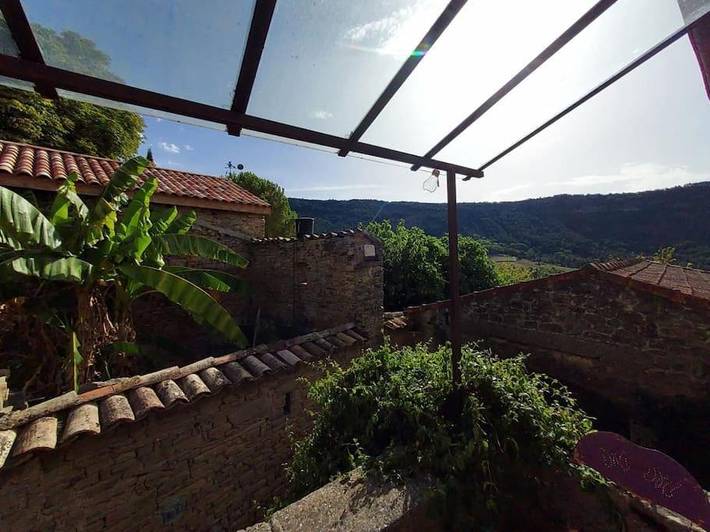 Gîte pour 2 personnes, avec vue ainsi que balcon et jardin, animaux acceptés à Vesseaux - 2