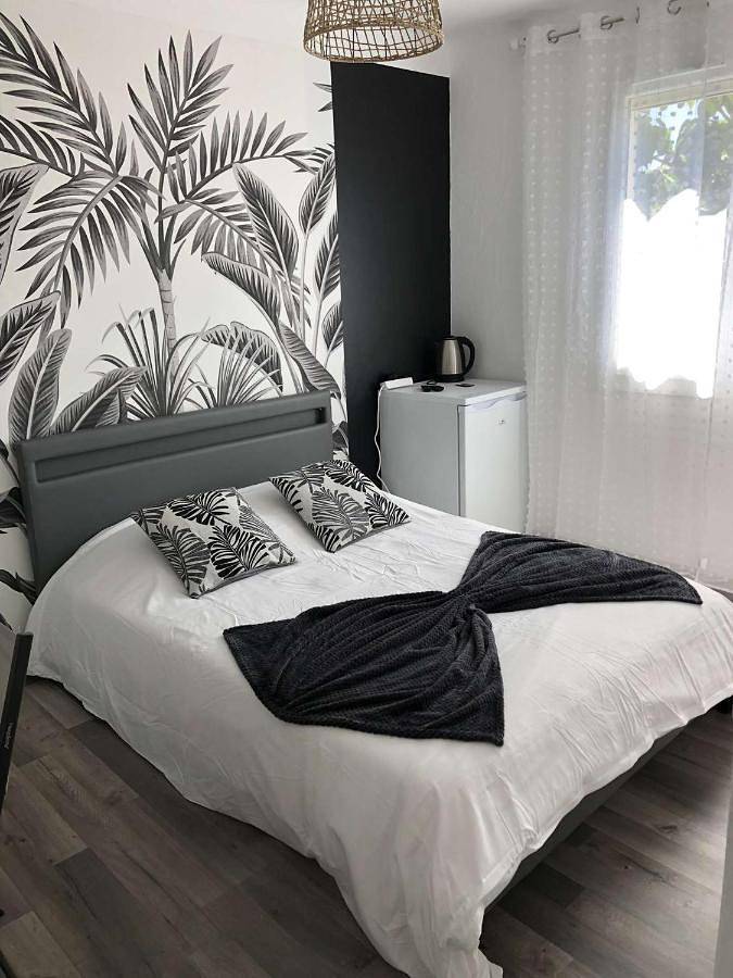 Double Room with Shared Bathroom in Châteauneuf-du-Rhône, Région de nyons