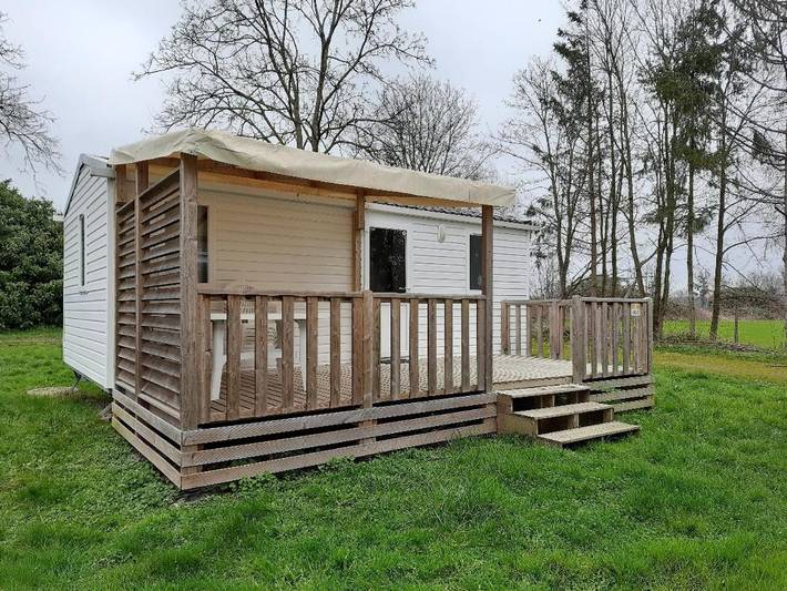 Camping pour 5 personnes, avec Terrasse et Bassin pour enfant ainsi que Piscine et Vue
