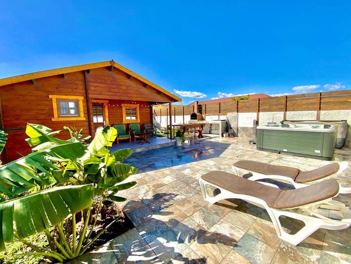 Casa rural para 6 personas, con Jacuzzi y Terraza además de Jardín y Piscina en Agüimes