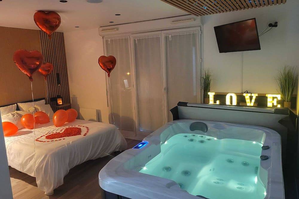 Apartamento entero, Modern studio with private Jacuzzi in Saint-Germain-lès-Corbeil, Essonne