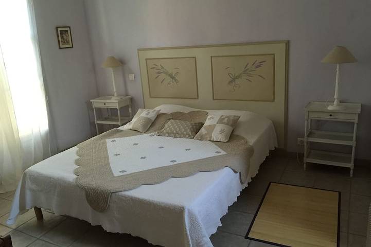 Country cottage with swimming pool, for 8 people, fully equipped in Pont-Saint-Esprit, Nimes region