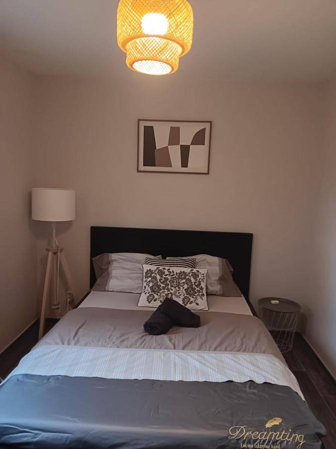 Chambre d’hôte pour 2 personnes, avec jardin à Charmes